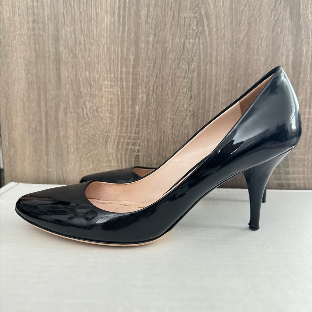 Black Patent Leather High Heeled Pumps with Pointed Toe